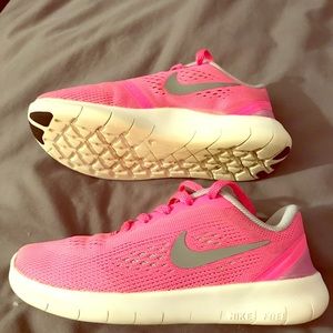 Girls size 13 Nike Free RN sneaker